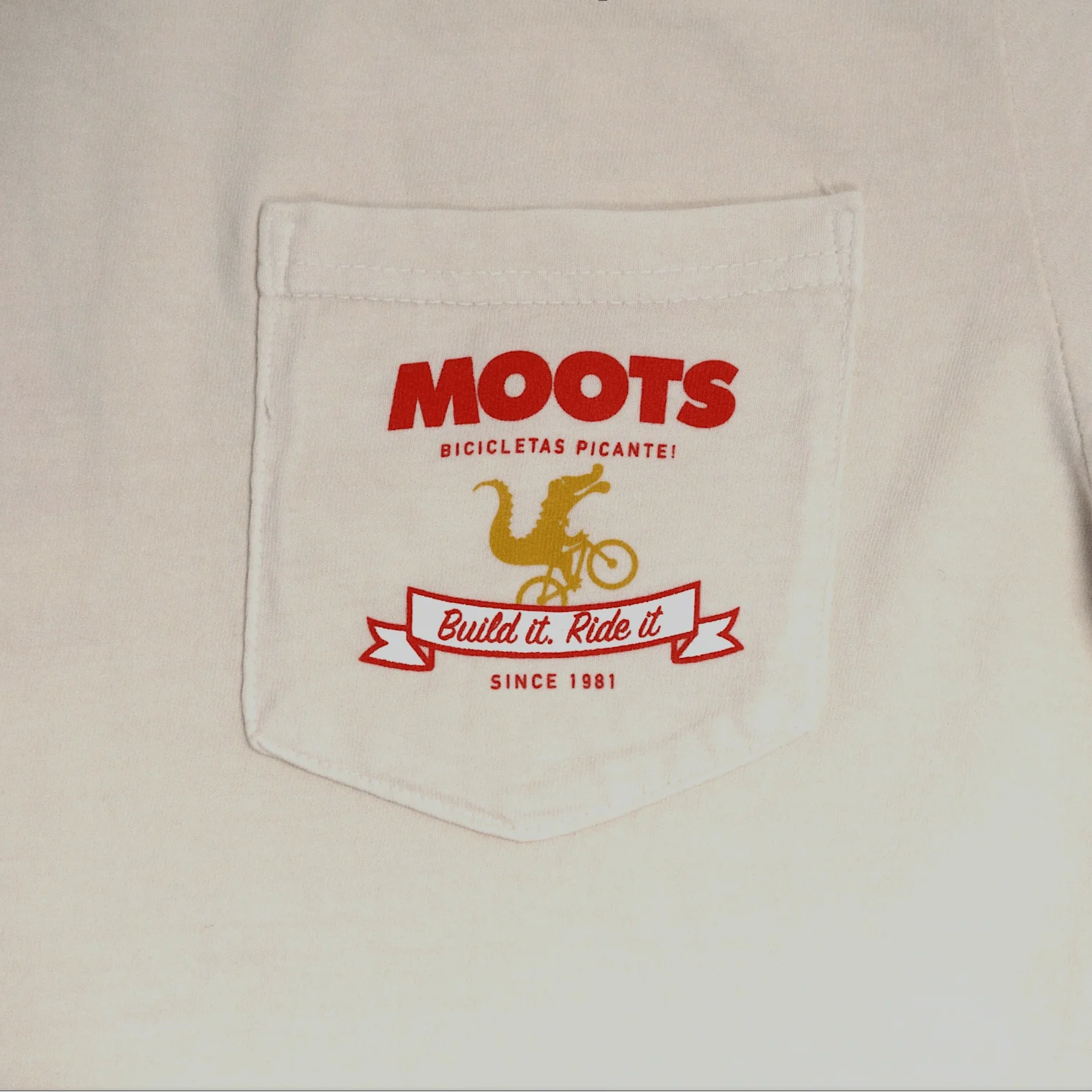 T-Shirt- Moots Spicy Pocket - Image 3